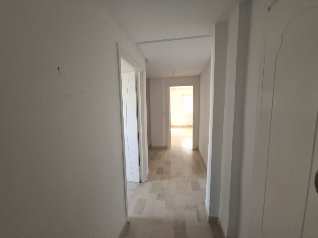 À vendre : Appartement S+3 spacieux et lumineux à Borj Cédria, 3e étage avec ascenseur, chauffage central et place de parking