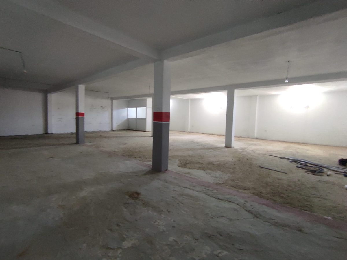 Local 220m2 à bassatine