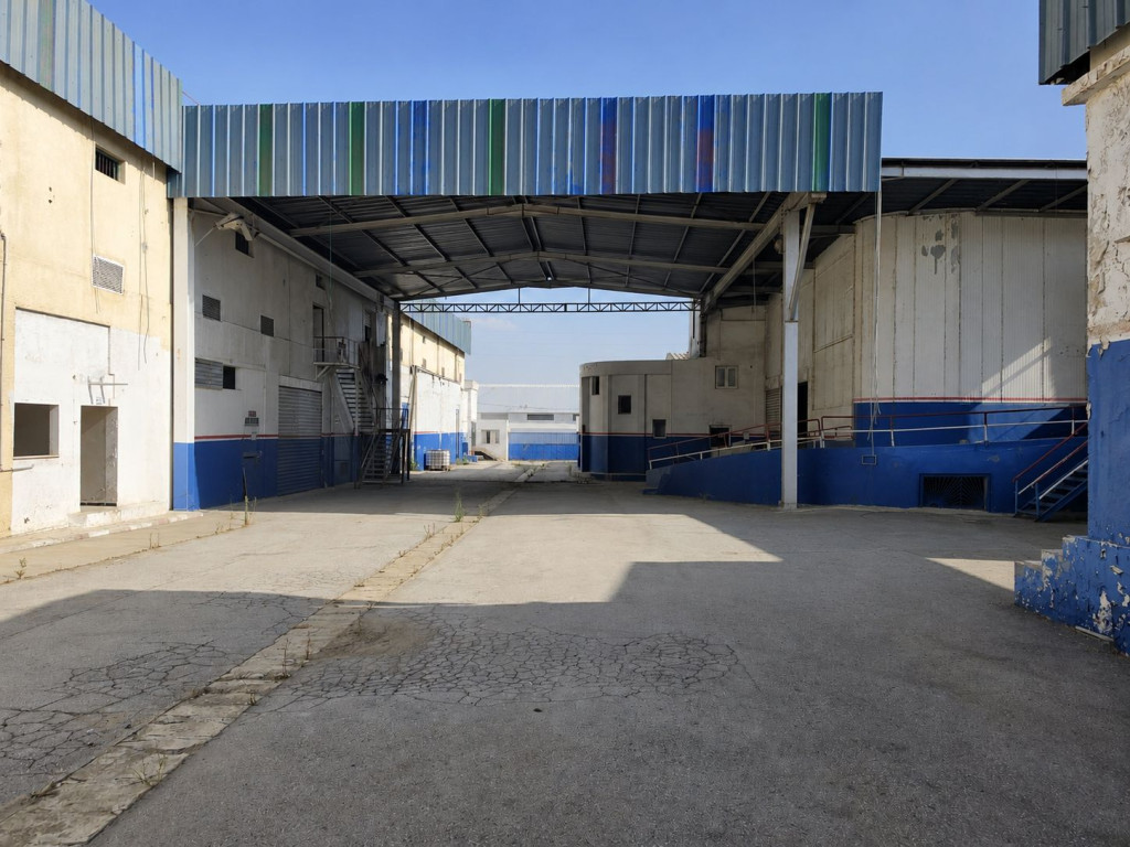 À vendre ensemble industriel de 7 050 m² dont 5 000 m² bâtis à Bir El Kassâa