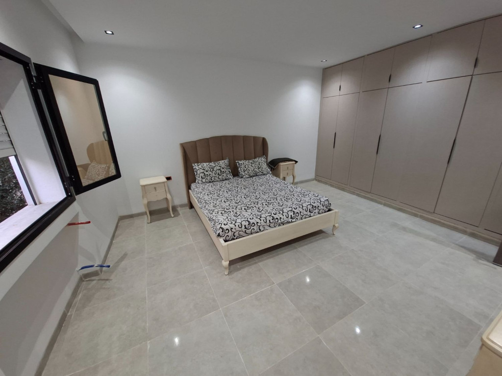 villa moderne S+4 avec jardin et garage à El Mourouj 5
