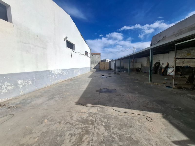 Dépôt 1000 m² – Oudhna